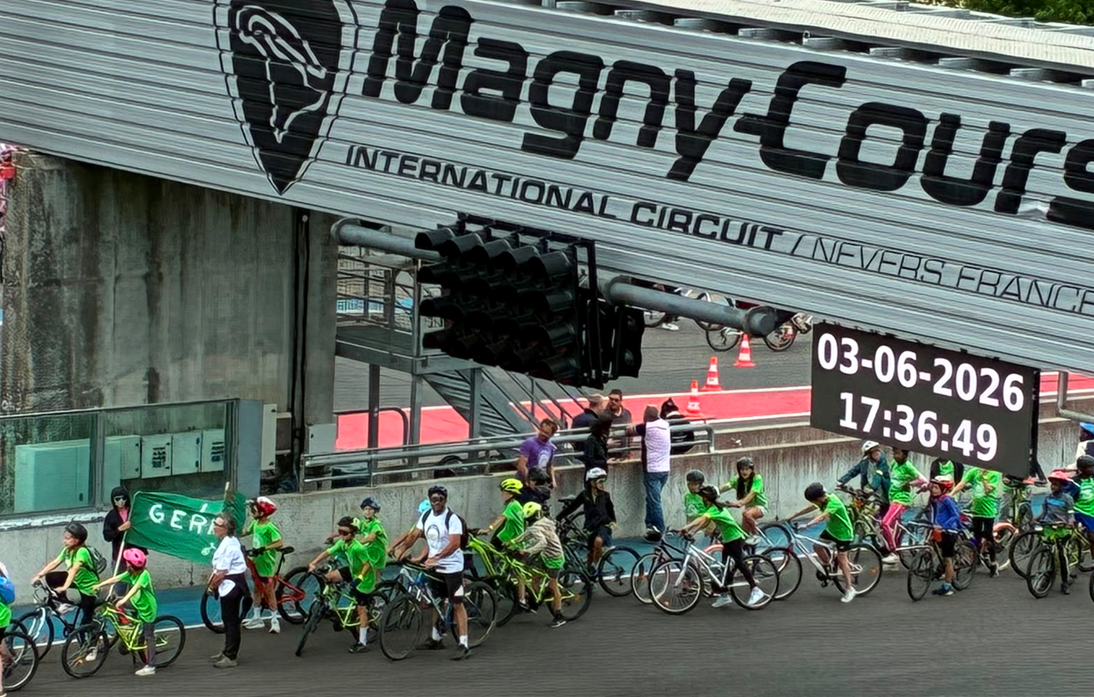 Photo P'tit tour sur le circuit de Magny-Cours